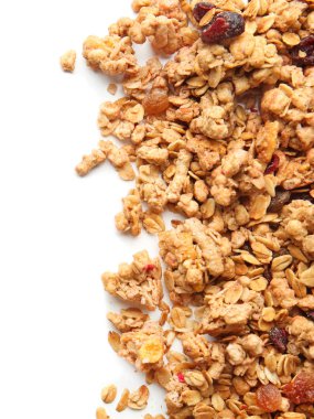 Beyaz arka planda kurumuş meyveli granola