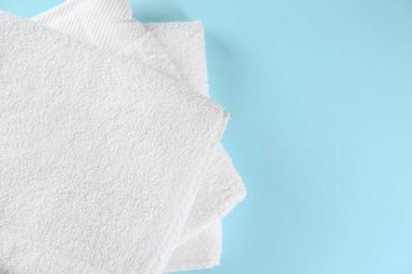 Renk arka plan üzerinde yumuşak havlu