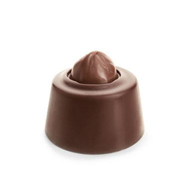 Beyaz arka planda lezzetli çikolata şekeri