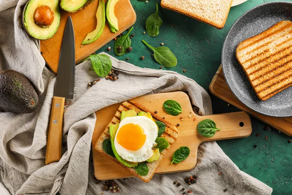 Toasted Bread Tasty Fried Egg Color Background — Stock Photo, Image