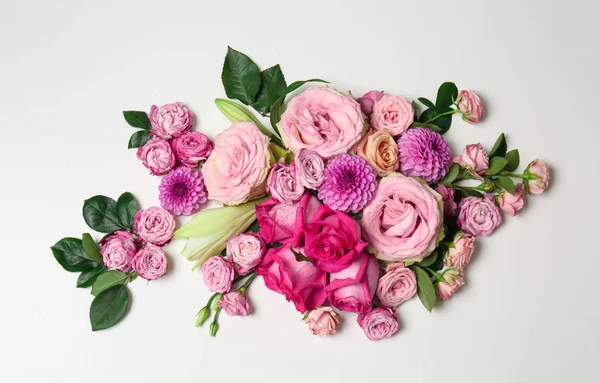 Hermosas Flores Rosadas Sobre Fondo Blanco — Foto de Stock