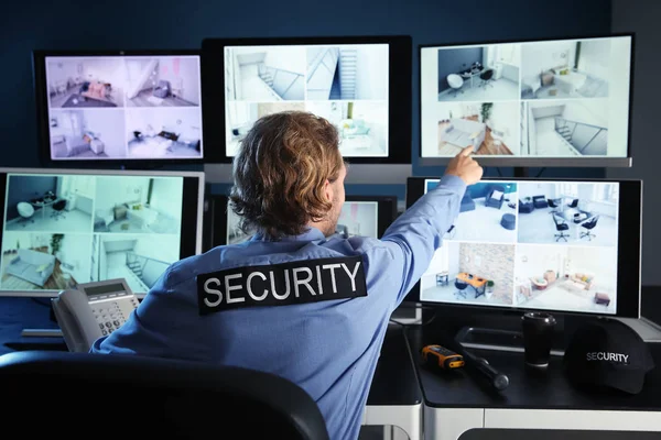 Security Guard Monitoring Modern Cctv Cameras Surveillance Room — Stock Photo, Image