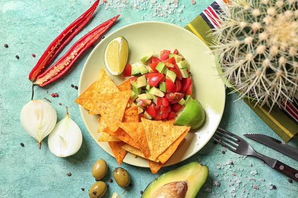 Plate Corn Chips Fresh Salad Color Table — Stock Photo, Image