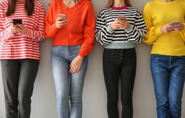 Cep telefonları kullanan gençlerin. Bağımlılık kavramı