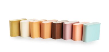 Beyaz arka plan üzerinde farklı sabun Barlar