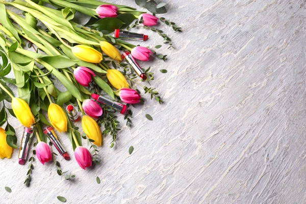 Beautiful Tulips Different Lipsticks Light Background — Stock Photo, Image