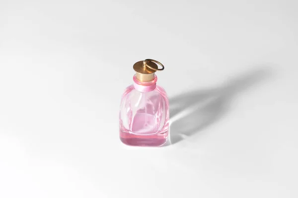 Frasco Perfume Sobre Fundo Branco — Fotografia de Stock