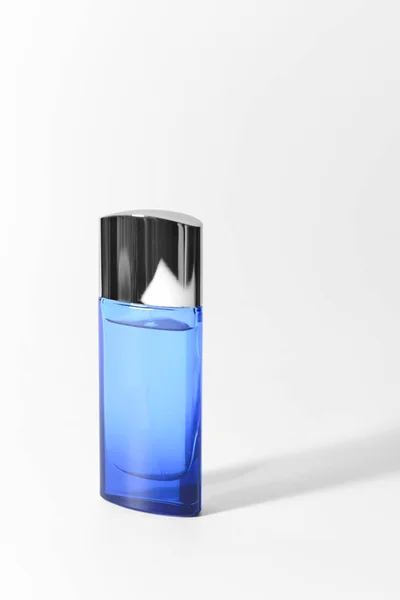 Flasche Parfüm Auf Weißem Hintergrund — Stockfoto