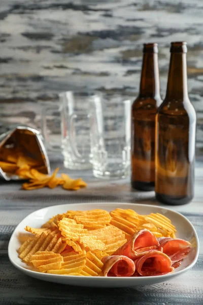 Plate Crispy Potato Chips Bacon Beer Wooden Table — Stock Photo, Image