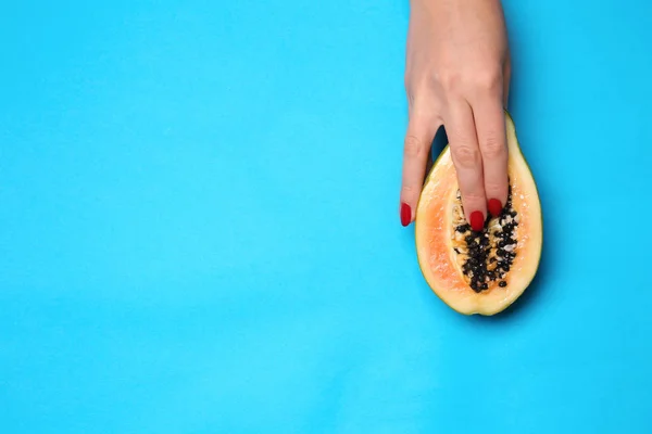 Female Hand Half Fresh Papaya Color Background Erotic Concept — Stock Photo, Image