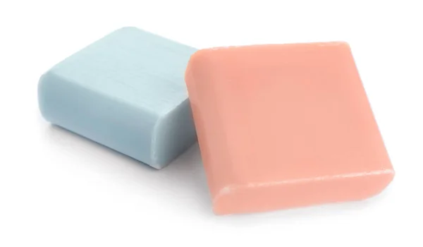 白色背景上的不同肥皂条 — 图库照片