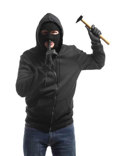 男性小偷与锤子显示沈默姿态在白色背景 — 图库照片