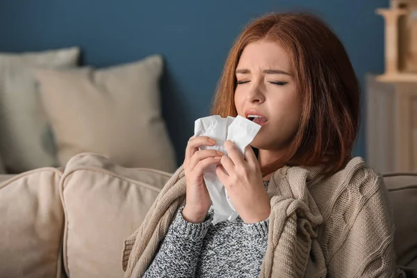Mujer Joven Enferma Gripe Casa — Foto de Stock