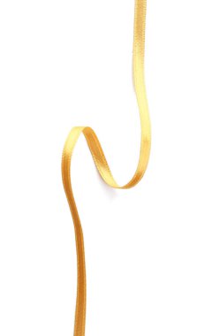 Beyaz arkaplanda güzel altın kurdele