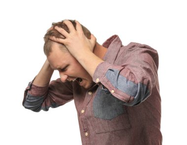 Adam beyaz zemin üzerine panik atak