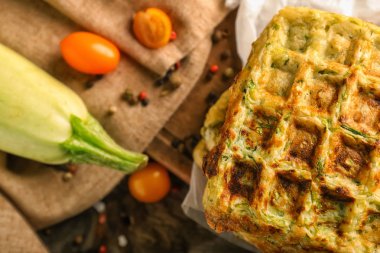 Lezzetli kabak waffle ahşap masa, closeup Tarih yığını