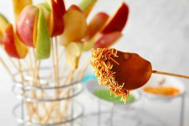 Şeker elma kama ile sopa