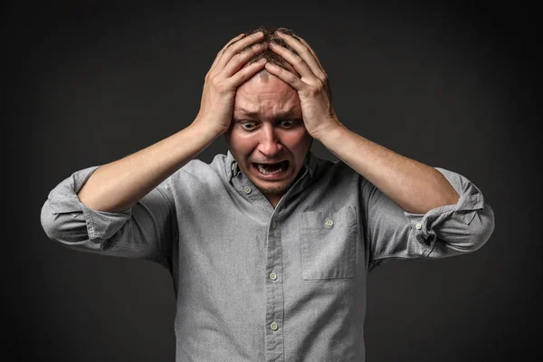 Hombre Teniendo Ataque Pánico Sobre Fondo Oscuro —  Fotos de Stock