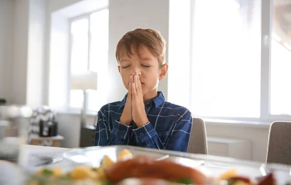 Little Boy Praying Meal Home — Stock Photo, Image