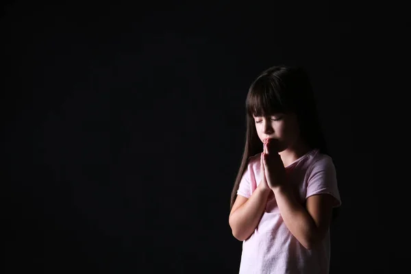 Portrait Praying Girl Dark Background — Stock Photo, Image
