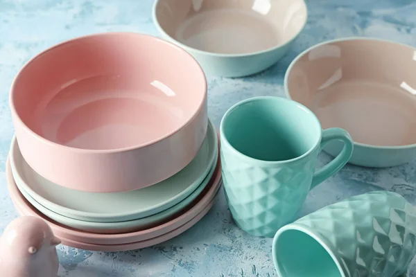 Set Clean Dishware Color Table — Stock Photo, Image