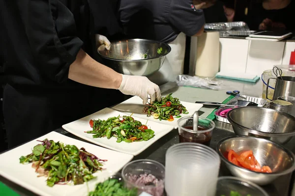Chef Preparing Fresh Salad Grilled Fish Serving Kitchen — Stock Photo, Image