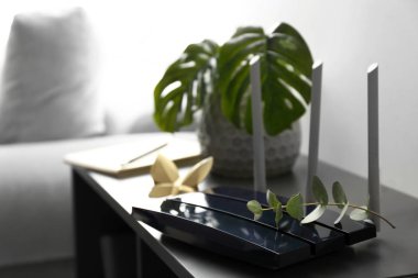 Modern kablosuz yönlendirici Oda karanlık tablo