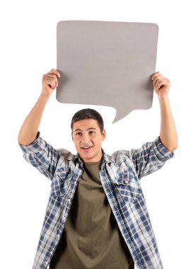 Beyaz arka plan üzerinde konuşma balonu ile genç adam