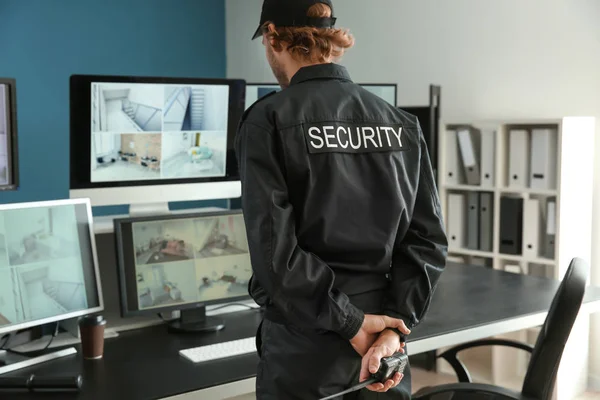 Security Guard Monitoring Modern Cctv Cameras Surveillance Room — Stock Photo, Image