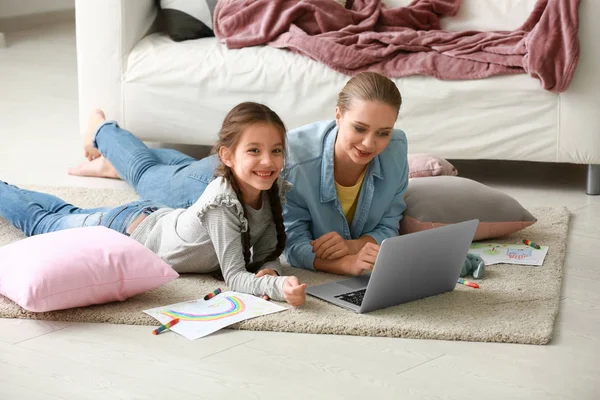 Cute Girl Mother Doing Homework Home — Stock Photo, Image