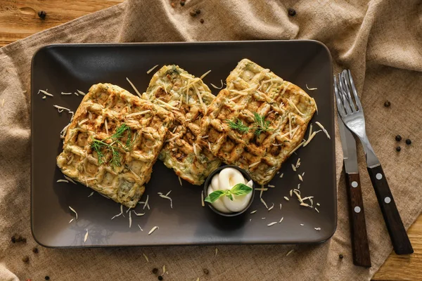 Lezzetli kabak waffle sosu plaka üzerinde