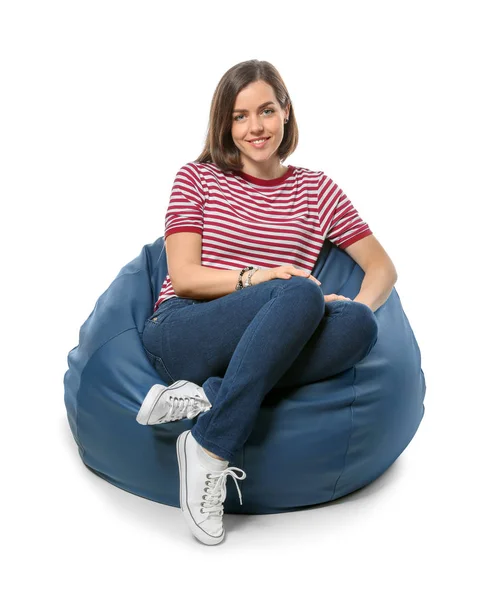 Mladá Žena Sedící Židli Beanbag Proti Bílým Pozadím — Stock fotografie