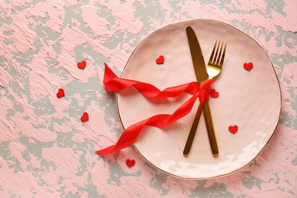 Apparecchiare Tavola Celebrazione San Valentino Sullo Sfondo Colore — Foto Stock