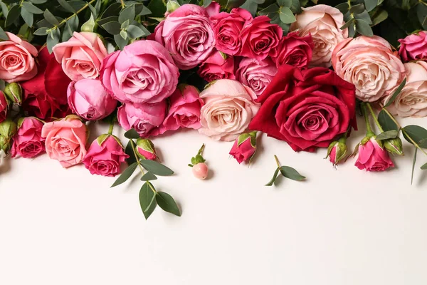 Muchas rosas hermosas fotos de stock, imágenes de Muchas rosas hermosas sin  royalties | Depositphotos