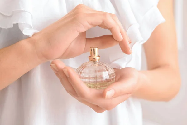 Woman Holding Bottle Perfume Closeup — Stock Photo, Image