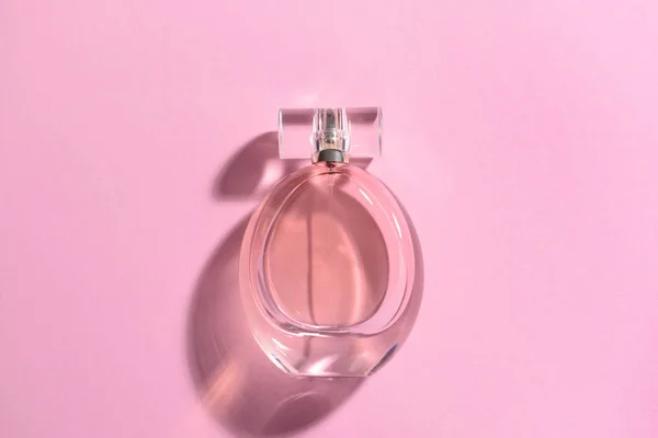 Bouteille Parfum Sur Fond Couleur — Photo