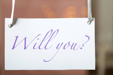 Metin ile kağıt olur mu? üzerinde arka plan bulanık. Evlenme teklifi