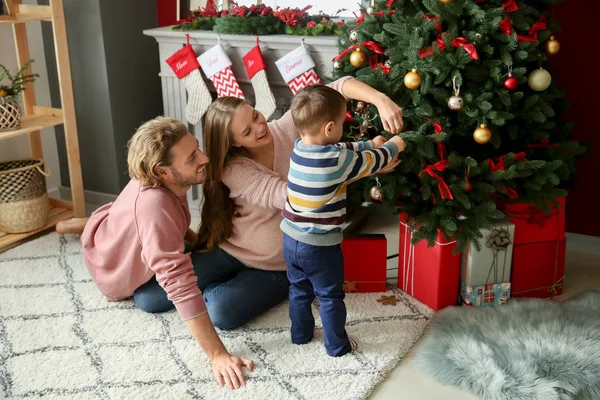 Família Feliz Decoração Árvore Natal Casa — Fotografia de Stock