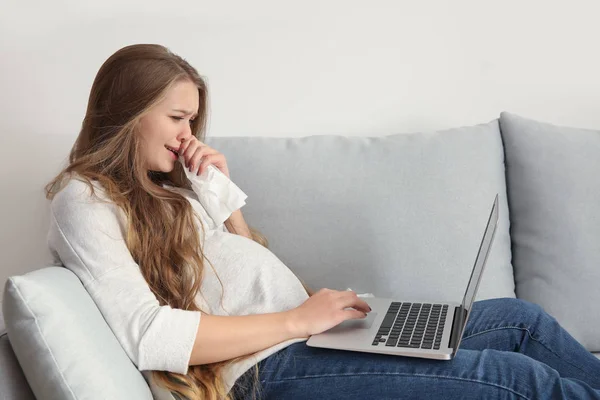 Young Pregnant Woman Laptop Crying Home Because Mood Change — Stock Photo, Image