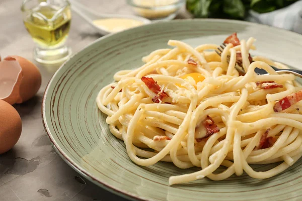Plate Delicious Pasta Carbonara Grey Table — Stock Photo, Image