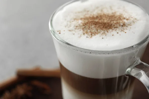 Copo Vidro Saboroso Latte Aromático Close — Fotografia de Stock