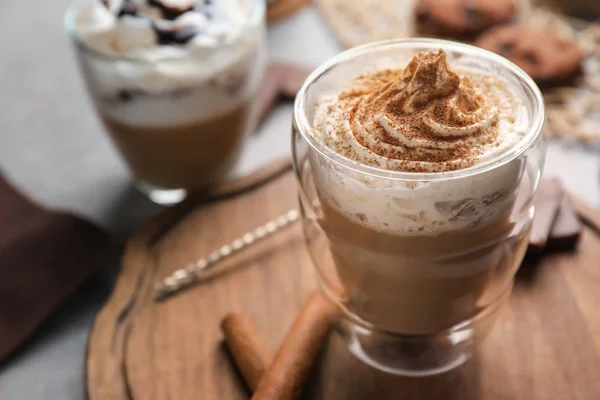 Gelas Latte Aromatik Lezat Papan Kayu — Stok Foto