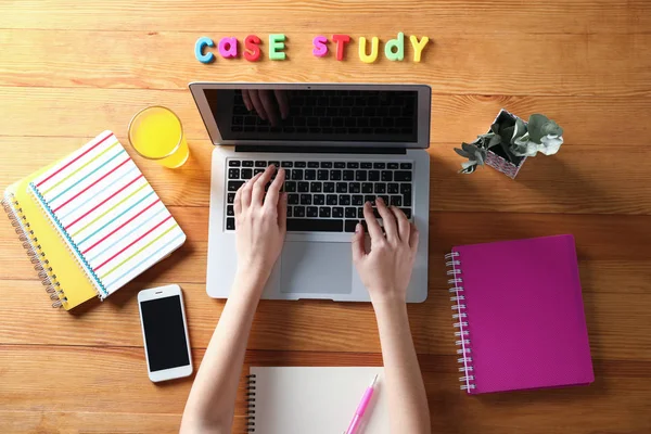 Woman Using Laptop Wooden Table Concept Study — Stock Photo, Image