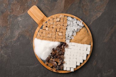 Şeker gri arka plan üzerinde farklı tür ahşap tahta