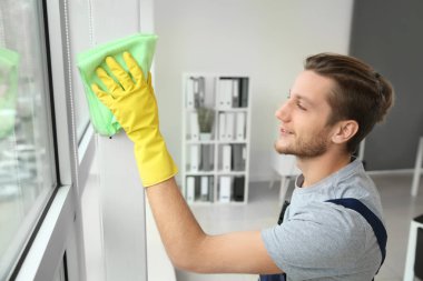 Kapıcı yıkama pencere Office