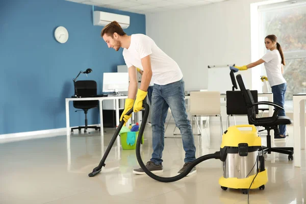 Kapıcılar ofis temizlik ekibi