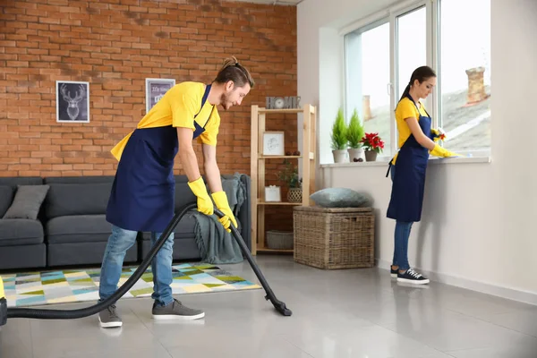 Team Janitors Cleaning Flat — Stock Photo, Image