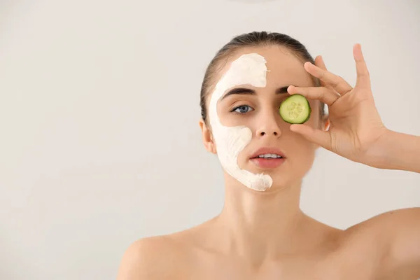 Beautiful Young Woman Cucumber Facial Mask Light Background — Stock Photo, Image