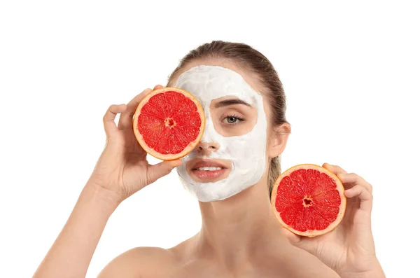 Mooie Jonge Vrouw Met Masker Grapefruit Witte Achtergrond — Stockfoto