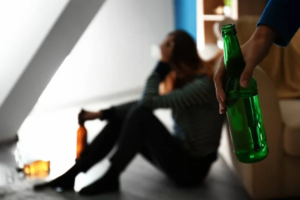 Donne Che Soffrono Postumi Sbornia Dopo Festa Casa Concetto Alcolismo — Foto Stock